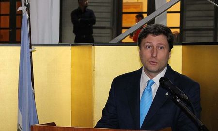 Renunció Eduardo Bustamante, el secretario de Relaciones Exteriores y segundo a cargo de Gerardo Werthein. Renunció Eduardo Bustamante, el secretario de Relaciones Exteriores y segundo a cargo de Gerardo Werthein.