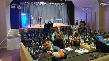 El debate entre los candidatos a concejales se realiza en la Sala Moreno.