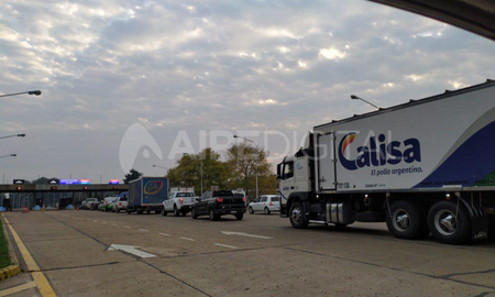 mas de 100 vehiculos debieron regresar a parana por falta de hisopado negativo