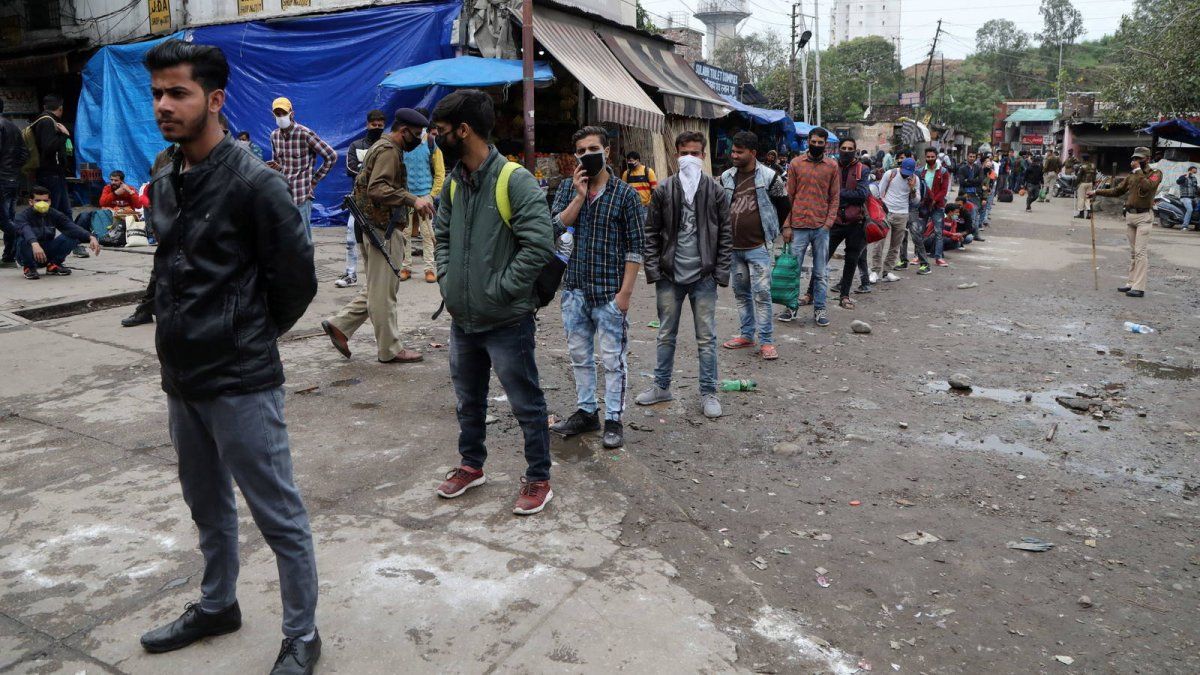 India atraviesa momento difíciles y aumenta las restricciones.