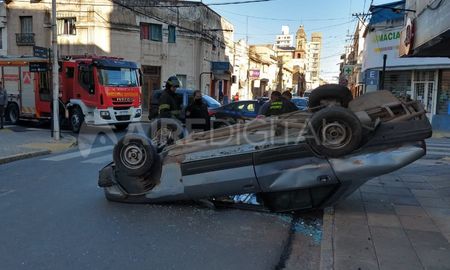 Así quedó el automóvil tras el impacto con la camioneta. Así quedó el automóvil tras el impacto con la camioneta.