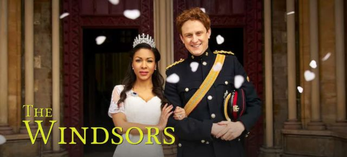 The Windsors, también de Netflix, narra cómo se enfrentó la Reina de Inglaterra y el resto de su familia a la exposición mediática.
