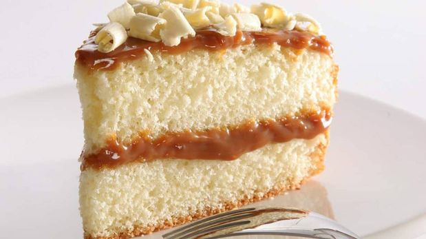 Esta receta de bizcochuelo de vainilla con dulce de leche es ideal para principiantes.