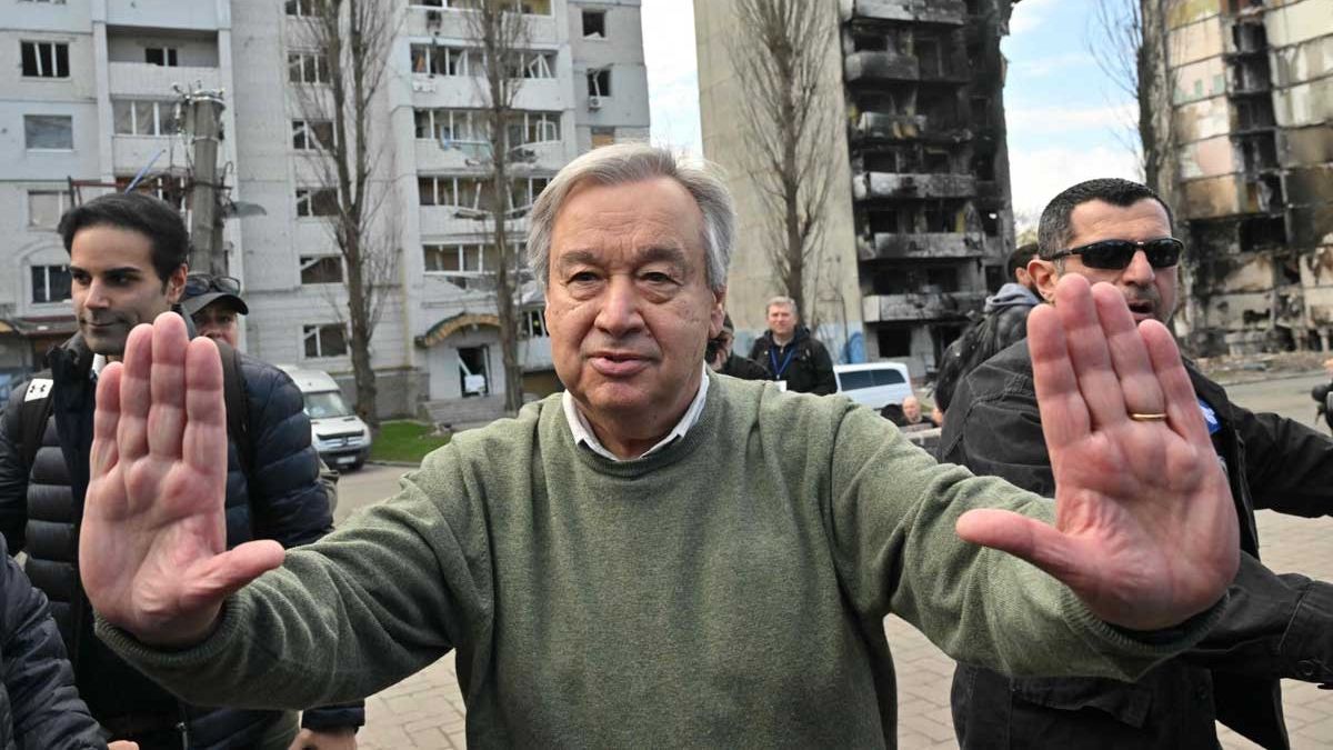 El secretario general de la ONU, António Guterres, visitó localidades de la periferia de Kiev donde se hallaron cuerpos de civiles asesinados luego de la retirada de fuerzas rusas que las ocuparon.