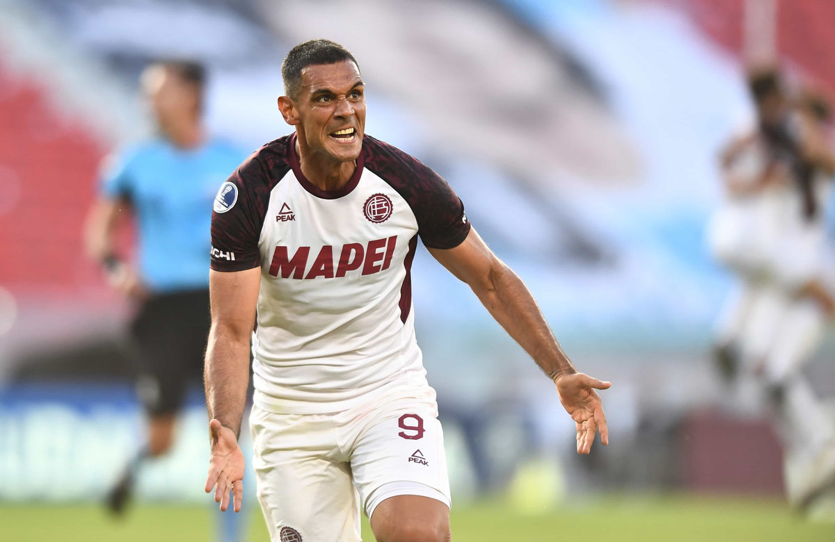 José Sand se retirará en Lanús.