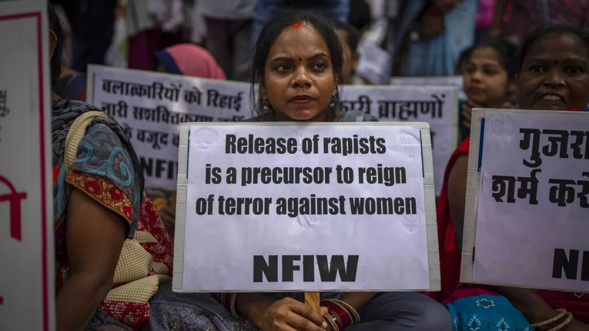 Miles de mujeres protestaron en la India por la brutal violación y el asesinato de una joven médica en un hospital de Calcuta. Miles de mujeres protestaron en la India por la brutal violación y el asesinato de una joven médica en un hospital de Calcuta.
