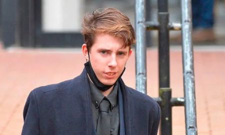 Un juez ordenó a un joven simpatizante nazi que lea literatura clásica o vaya a la cárcel Un juez ordenó a un joven simpatizante nazi que lea literatura clásica o vaya a la cárcel