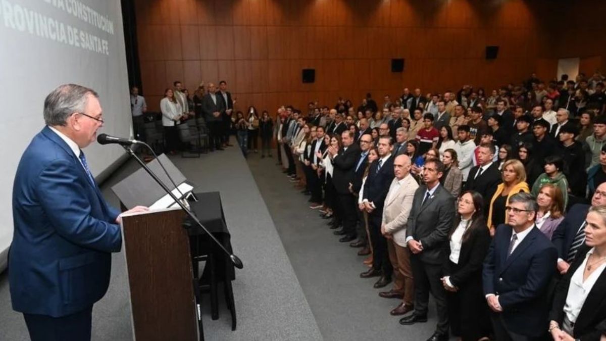 Felipe Michlig tomó juramento por la nueva Carta Magna santafesina.