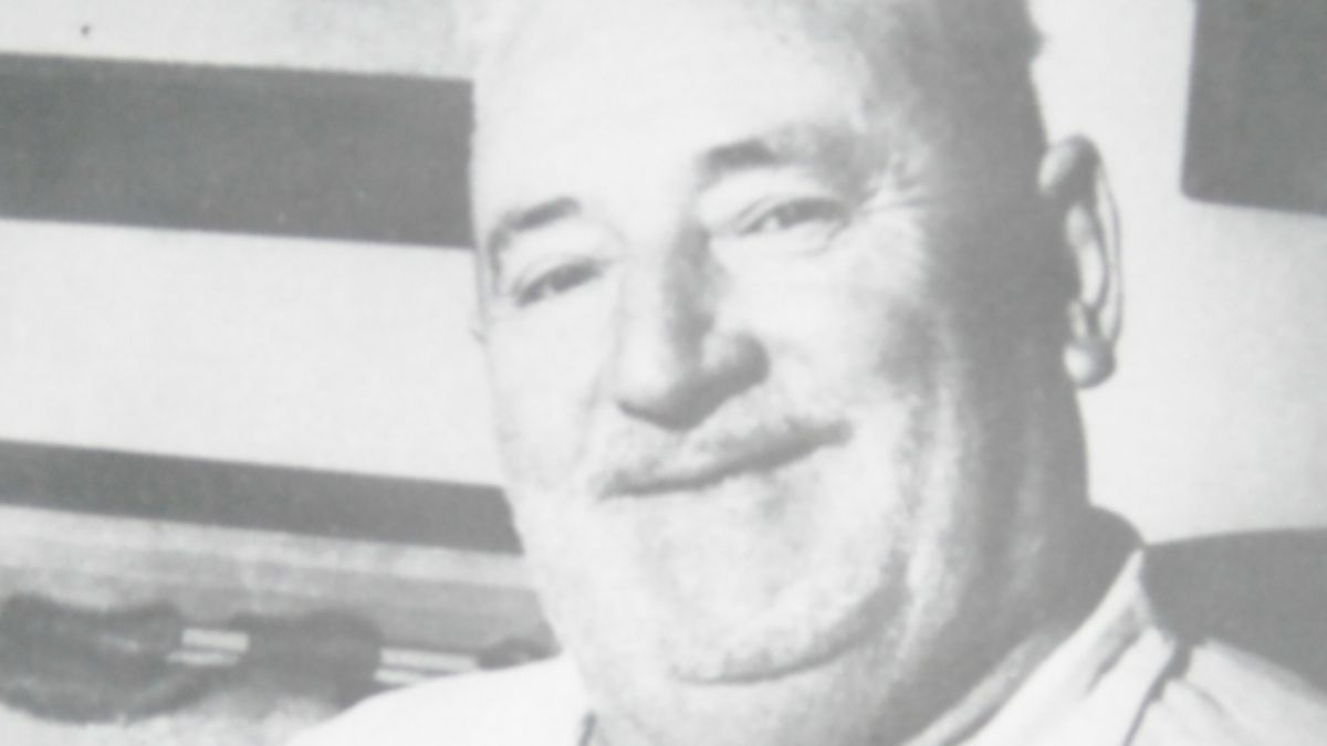 Además de sus formidables logros deportivos, Candioti obtuvo cuatro títulos: el de Farmacéutico, como egresado de la UNL; los de profesor de Química y de Educación Física, y el de Perito Químico. Asimismo, fue socio fundador del Club Náutico El Quillá, e integró las comisiones directivas de Kimberley y de Velocidad y Resistencia. De este último, fue presidente durante casi tres décadas. La foto es de 1965, cuando tenía 72 años. Además de sus formidables logros deportivos, Candioti obtuvo cuatro títulos: el de Farmacéutico, como egresado de la UNL; los de profesor de Química y de Educación Física, y el de Perito Químico. Asimismo, fue socio fundador del Club Náutico El Quillá, e integró las comisiones directivas de Kimberley y de Velocidad y Resistencia. De este último, fue presidente durante casi tres décadas. La foto es de 1965, cuando tenía 72 años.