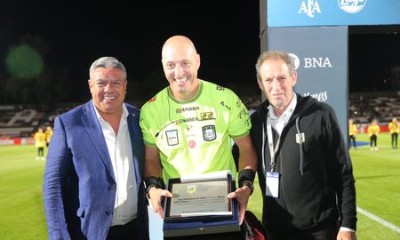 En el empate entre Platense y Lanús, Néstor Pitana dirigió por última vez en su carrera. A los 47 años, el misionero puso fin a su trayectoria como árbitro. En el empate entre Platense y Lanús, Néstor Pitana dirigió por última vez en su carrera. A los 47 años, el misionero puso fin a su trayectoria como árbitro.