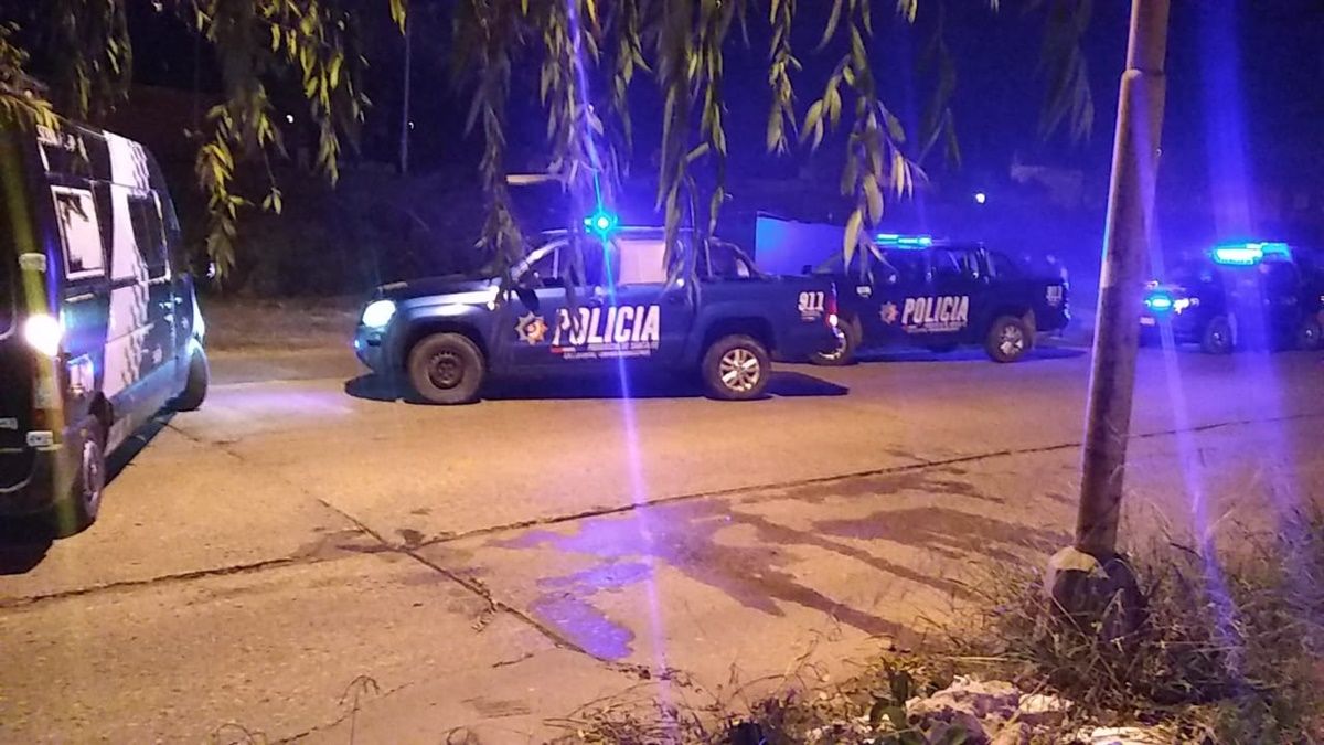 Un hombre de 57 años fue encontrado en un zanjón tras derrapar con su moto