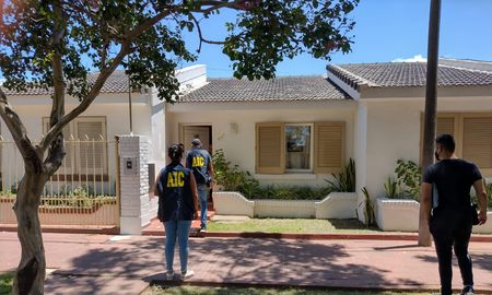 Agentes de la AIC allanaron una vivienda ubicada en Avenida Italia al 900, Rafaela, y detuvieron a la sospechosa. Agentes de la AIC allanaron una vivienda ubicada en Avenida Italia al 900, Rafaela, y detuvieron a la sospechosa.