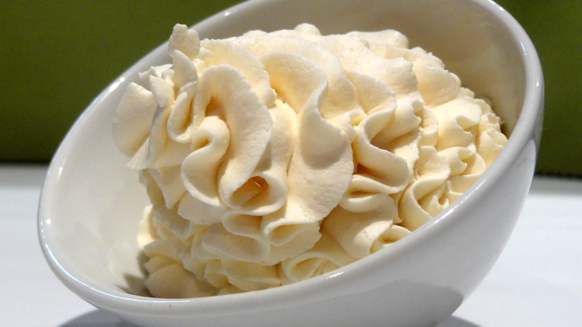 Cómo hacer crema chatilly de limón para usar en tus postres: la receta con pocos ingredientes