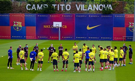La prensa española asegura que en el plantel del Barcelona se detectaron siete casos de coronavirus. La prensa española asegura que en el plantel del Barcelona se detectaron siete casos de coronavirus.