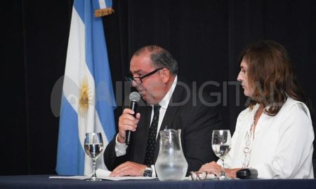 Este jueves, el intendente de Santa Fe, Juan Pablo Poletti, dio su discurso de apertura del periodo de sesiones ordinarias del Concejo Municipal. Este jueves, el intendente de Santa Fe, Juan Pablo Poletti, dio su discurso de apertura del periodo de sesiones ordinarias del Concejo Municipal.