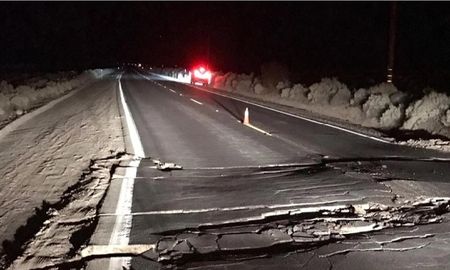 Esta foto de la ruta destruida no es del temblor de San Juan, sino de un terremoto en California Esta foto de la ruta destruida no es del temblor de San Juan, sino de un terremoto en California