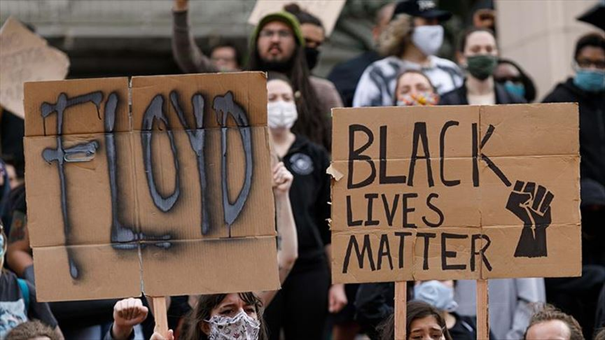 El asesinato de George Floyd movilizó a la gente para protestar contra el racismo y la discriminación racial. Asimismo, provocó importantes debates mundiales sobre la justicia racial.