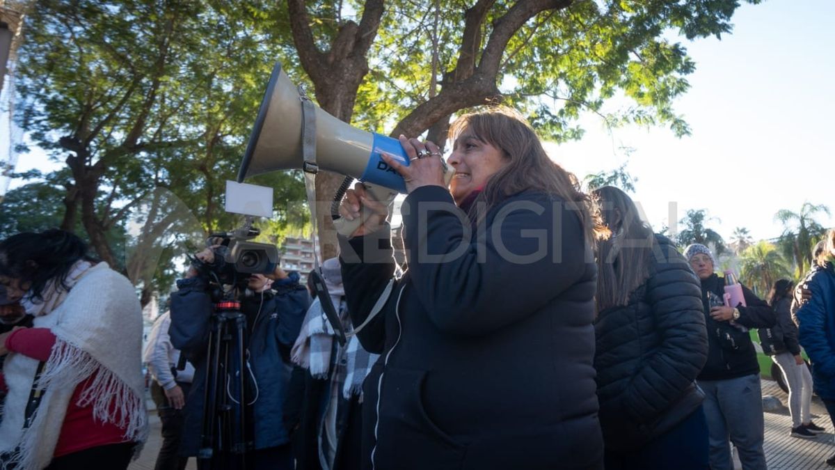 Familiares de las víctimas se congregaron frente a tribunales cuando se dio a conocer el veredicto Familiares de las víctimas se congregaron frente a tribunales cuando se dio a conocer el veredicto