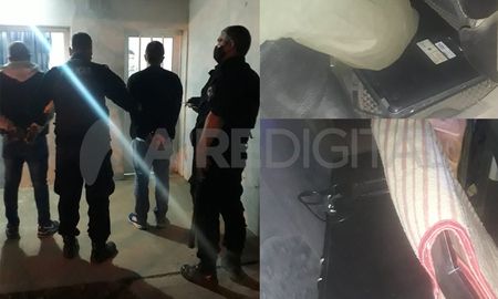 El viernes por la noche, efectivos del Comando Radioeléctrico detuvieron a dos hombres que circulaban en un automóvil Peugeot con parte de las cosas robadas en Estrella Federal 2100. El viernes por la noche, efectivos del Comando Radioeléctrico detuvieron a dos hombres que circulaban en un automóvil Peugeot con parte de las cosas robadas en Estrella Federal 2100.