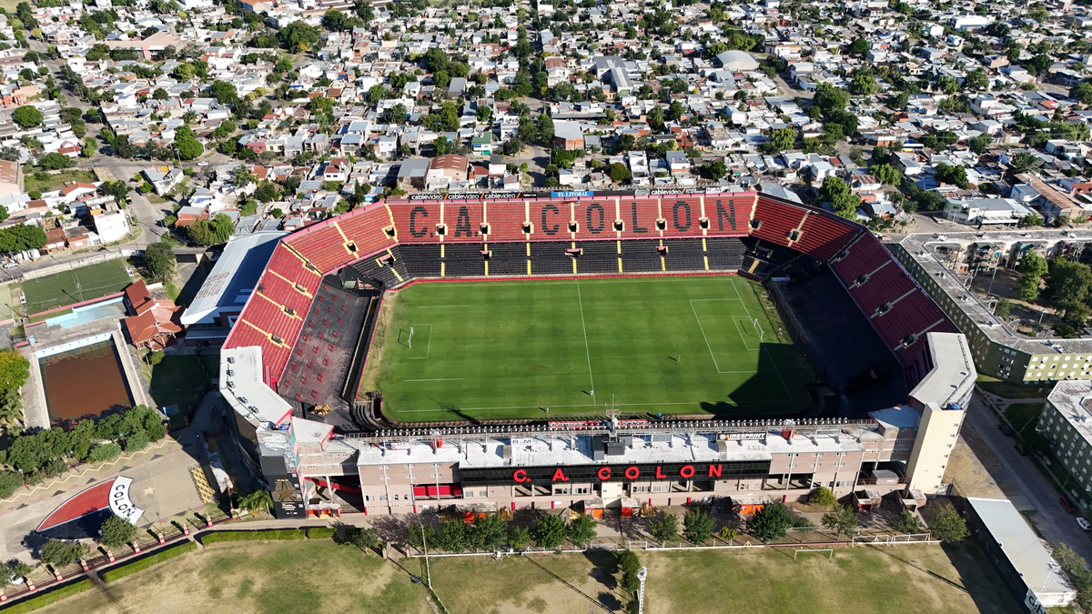 El estadio Brigadier López, el jugador 12 que tendrá Colón. Foto: Gastón Torren. El estadio Brigadier López, el jugador 12 que tendrá Colón. Foto: Gastón Torren.
