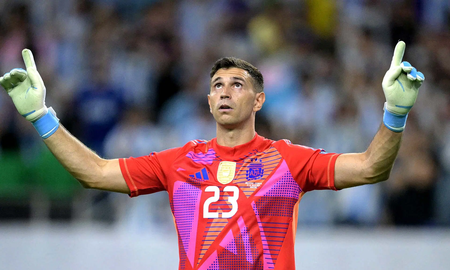 Copa América: el gesto del Dibu Martínez con el arquero de Ecuador que fue viral Copa América: el gesto del Dibu Martínez con el arquero de Ecuador que fue viral