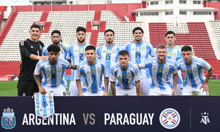 El seleccionado sub 23 de Argentina goleó 4 a 0 a Paraguay en el estadio Tomás Adolfo Ducó. El seleccionado sub 23 de Argentina goleó 4 a 0 a Paraguay en el estadio Tomás Adolfo Ducó.