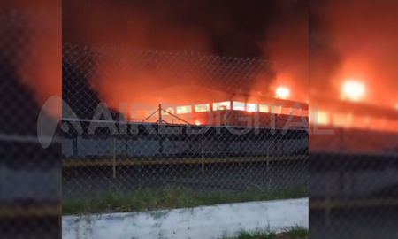 Las imágenes del incendio en Celulosa Moldeada, aportadas por los seguidores de AIRE. Las imágenes del incendio en Celulosa Moldeada, aportadas por los seguidores de AIRE.