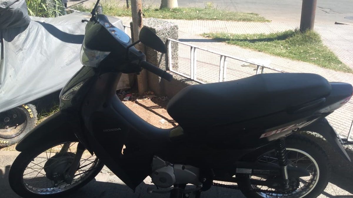 La moto fue recuperada minutos después que fuera sustraída a su dueña.
