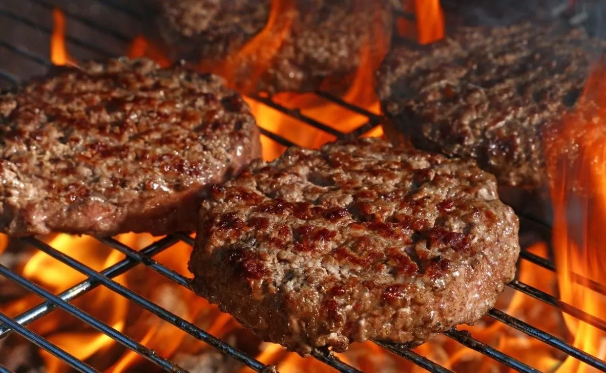 Las hamburguesas son increíbles para disfrutar en cualquier ocasión, y hacerlas en casa es súper fácil y económico. Las hamburguesas son increíbles para disfrutar en cualquier ocasión, y hacerlas en casa es súper fácil y económico.