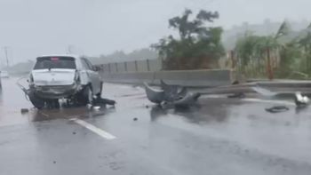 El auto quedó destruido tras chocar contra el guardarraíl en ruta nacional 168. Murió una joven de 28 años. Circular con precaución por la zona.