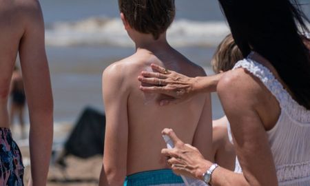 Se recuerda la importancia de mantener una exposición solar cuidada y realizar controles dermatológicos. Se recuerda la importancia de mantener una exposición solar cuidada y realizar controles dermatológicos.