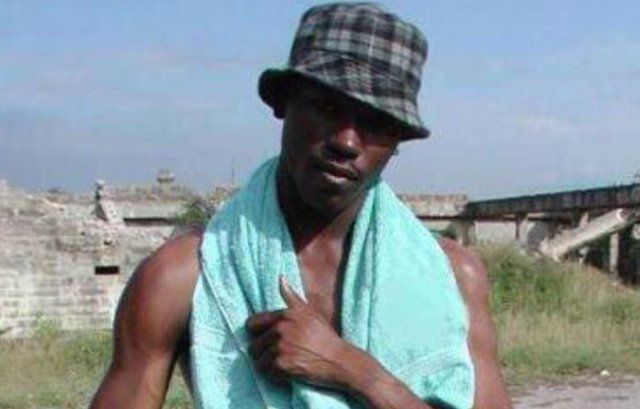 NEGRO DE WHATSAPP.png