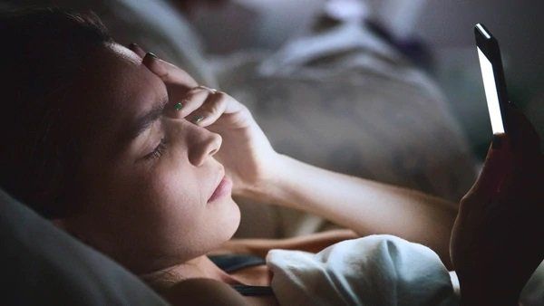 “Curving”: mensajes esporádicos y esquivos