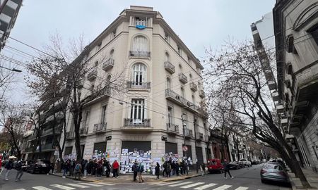 Además, desde el Gobierno de la Ciudad se dispuso un operativo para mantener la zona en buenas condiciones de orden y limpieza. Además, desde el Gobierno de la Ciudad se dispuso un operativo para mantener la zona en buenas condiciones de orden y limpieza.