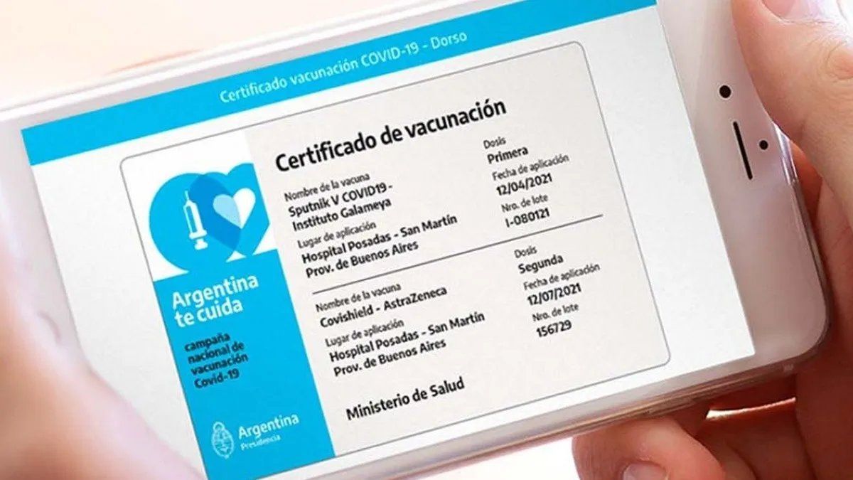 El pase sanitario puede obtenerse a través de las apps CuidAr y Mi Argentina.