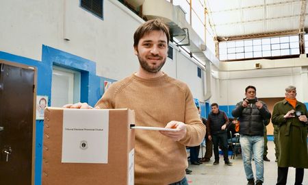 El gobernador electo de Chubut, Ignacio Torres, advirtió que la provincia no va a poder pagar los aguinaldos. El gobernador electo de Chubut, Ignacio Torres, advirtió que la provincia no va a poder pagar los aguinaldos.
