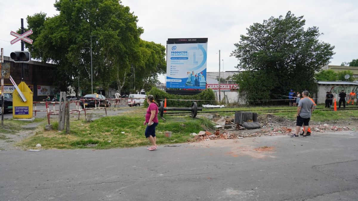 El trágico siniestro ocurrió en el cruce ferroviario de Uriburu y Flamarion, en la zona sur de Rosario.