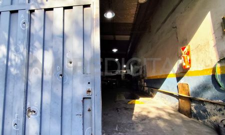 Así quedó el portón del taller atacado con 15 balazos en la zona este de Rosario. Así quedó el portón del taller atacado con 15 balazos en la zona este de Rosario.