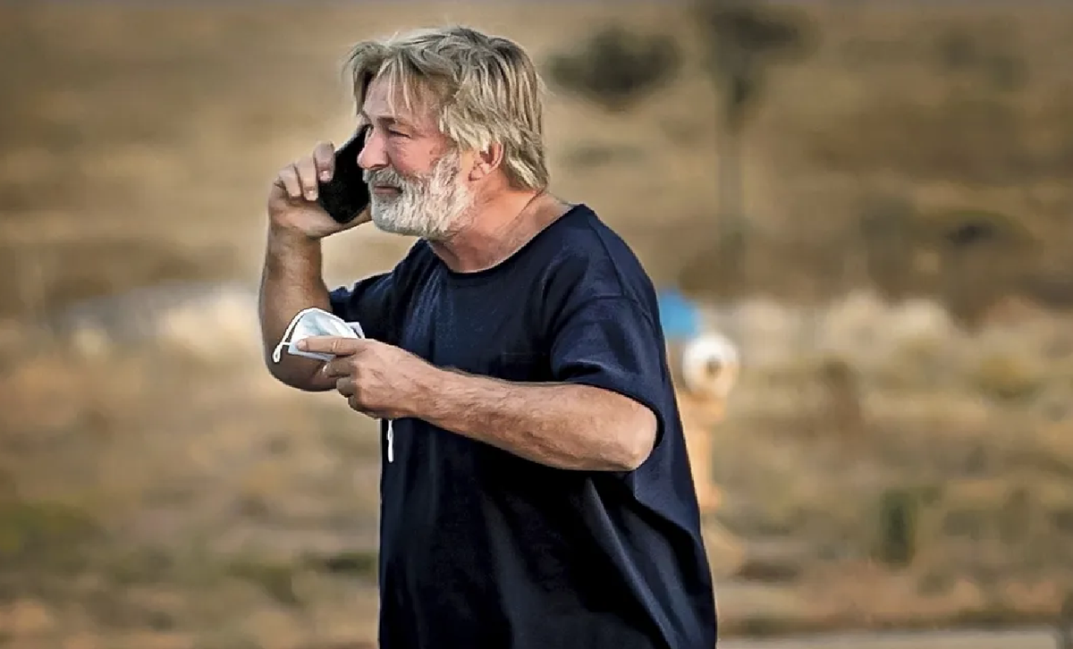 El emotivo mensaje del director que fue herido accidentalmente por el actor Alec Baldwin