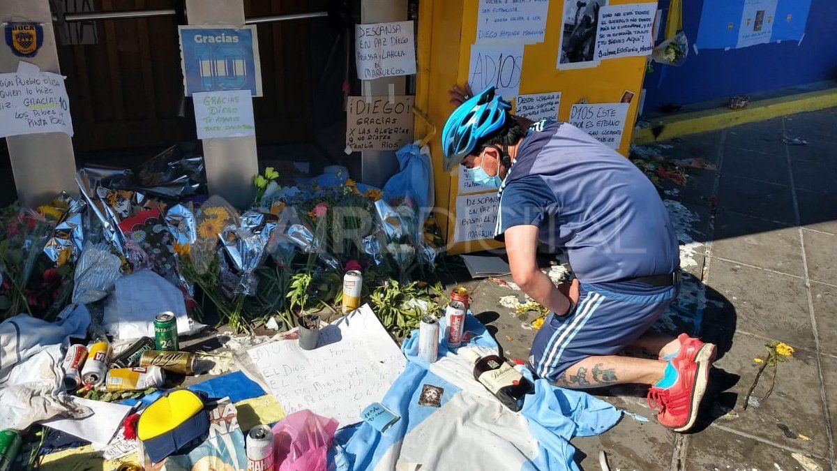 Los que no pudieron llegar a despedirse de Diego en la Casa Rosada