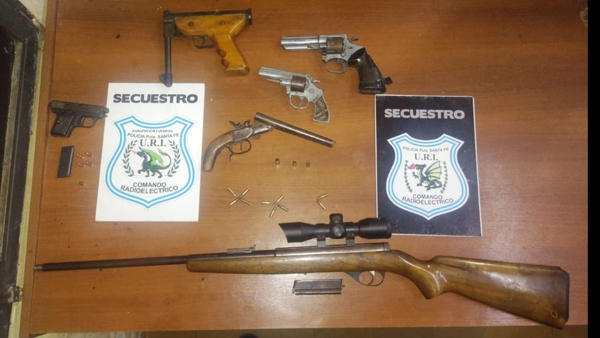 Armas de todo tipo se hallaron durante una requisa en barrio Nueva Pompeya.