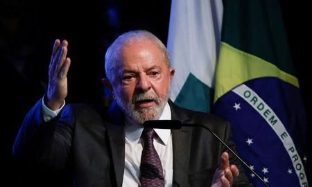 Si se aplica este impuesto, podríamos recaudar entre 250.000 y 300.000 millones de dólares, dinero suficiente para luchar contra la pobreza, declaró Lula. Si se aplica este impuesto, podríamos recaudar entre 250.000 y 300.000 millones de dólares, dinero suficiente para luchar contra la pobreza, declaró Lula.