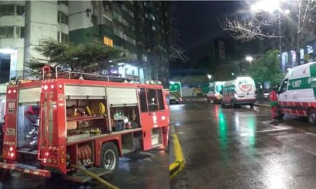 Dos nenes graves y otras 8 personas asistidas al incendiarse un departamento en Villa Lugano Dos nenes graves y otras 8 personas asistidas al incendiarse un departamento en Villa Lugano