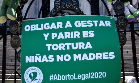 El derecho al aborto es ley en Argentina. El derecho al aborto es ley en Argentina.
