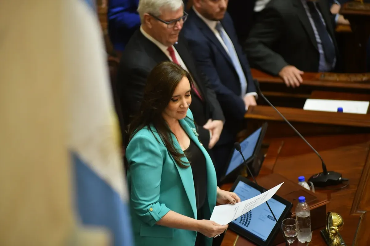 La ceremonia fue encabezada por la vicepresidenta y titular del Senado, Victoria Villarruel.