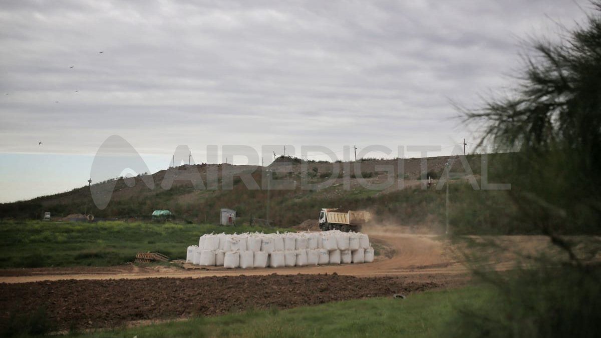 Hasta el momento, el módulo actual del relleno sanitario se cerró en un 70% y se continúa enterrando basura y cerrando.
