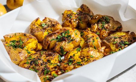 La receta perfecta para hacer papas aplastadas súper crocantes en casa. La receta perfecta para hacer papas aplastadas súper crocantes en casa.