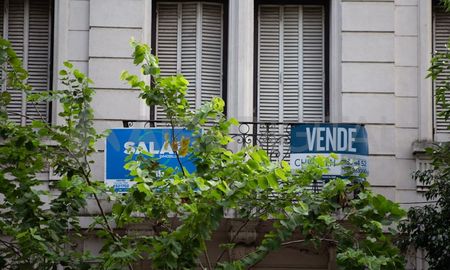 Una propiedad ubicada entre los bulevares de la ciudad de Santa Fe cuesta, aproximadamente, USD 70.000. Una propiedad ubicada entre los bulevares de la ciudad de Santa Fe cuesta, aproximadamente, USD 70.000.