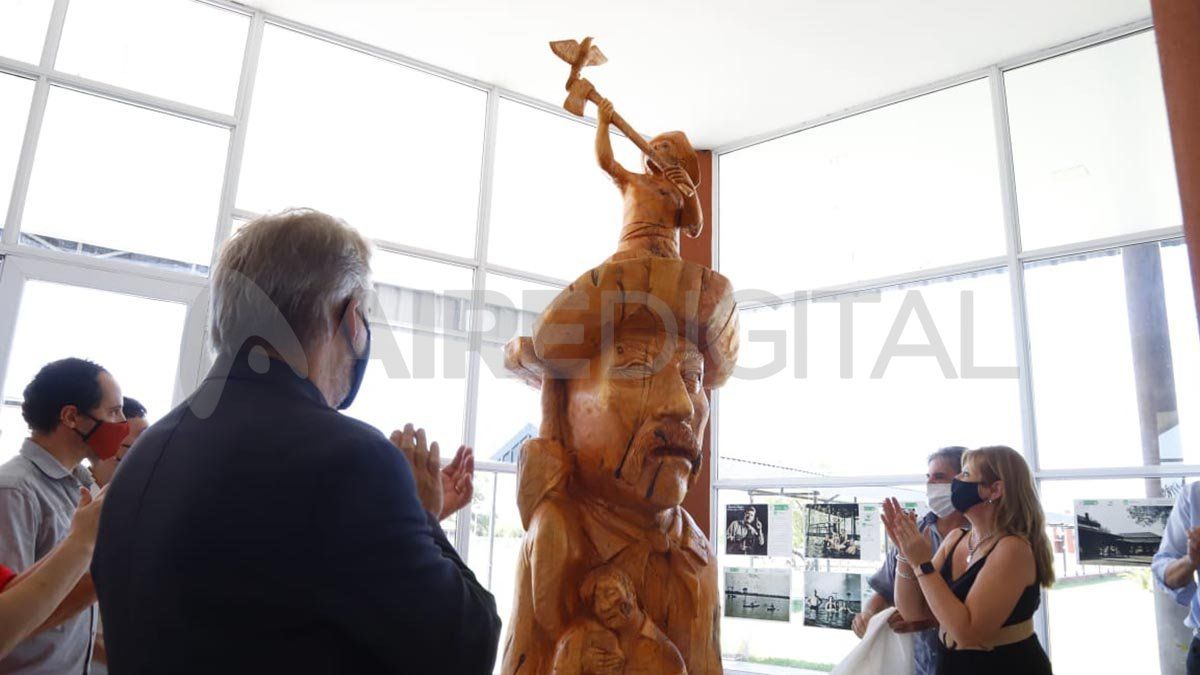 El monumento a Teófilo Lafuente descubierto por autoridades locales de Villa Guillermina y provinciales.&nbsp;