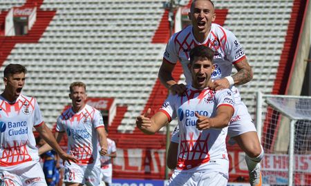 Huracán venció a Gimnasia y Esgrima de La Plata y es líder del Grupo 6 de la Copa de la Liga Profesional.